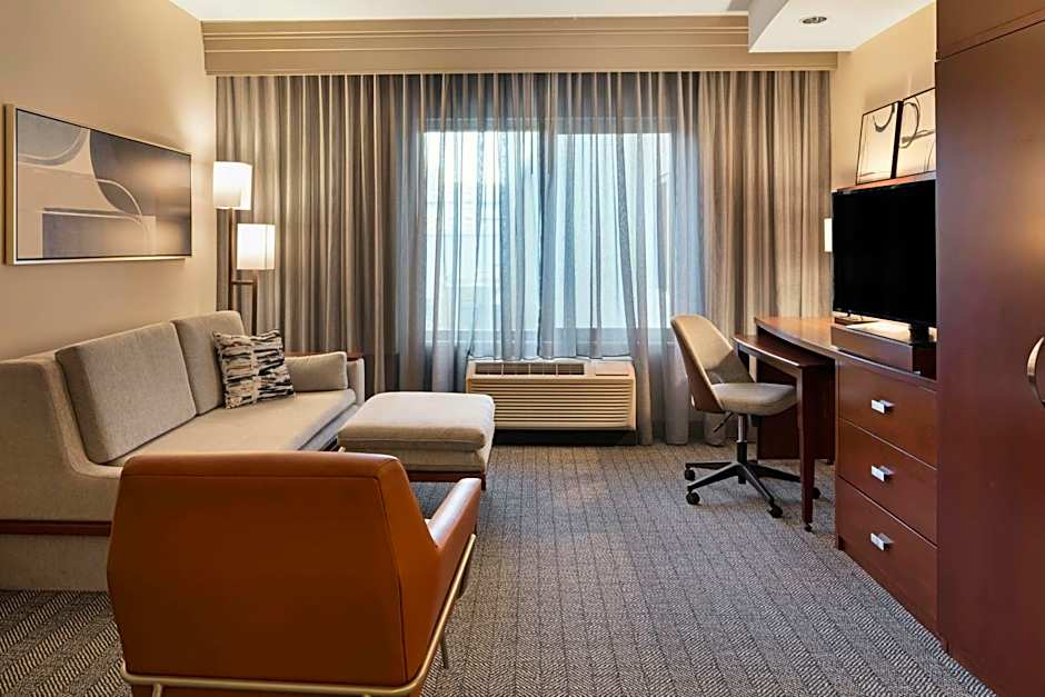 Courtyard by Marriott Long Beach Airport