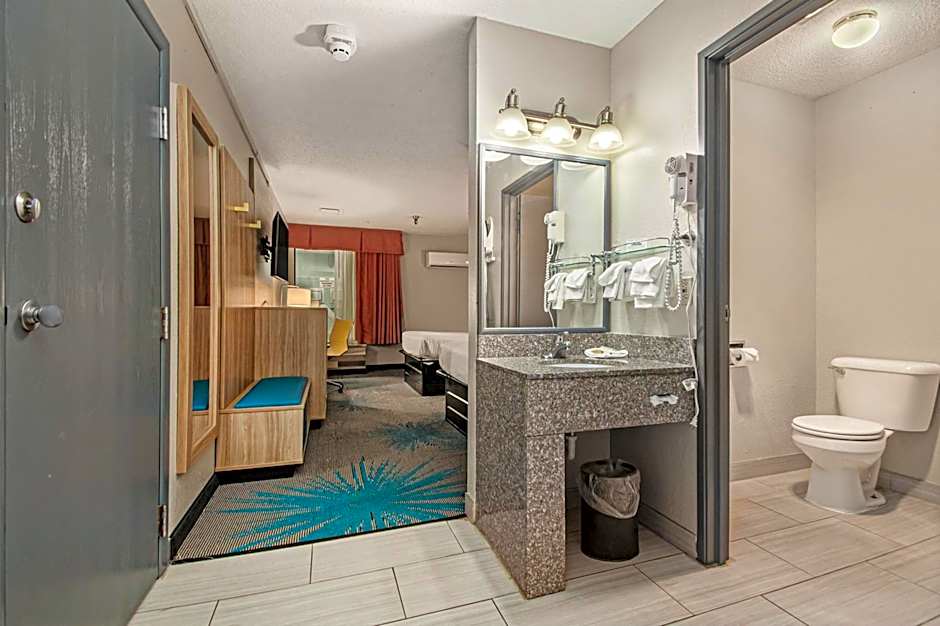 Days Inn & Suites by Wyndham Mt Pleasant