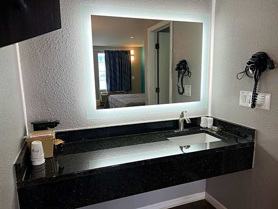 Key West Inn - Tuscumbia