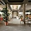 'RE-Dama Hostel