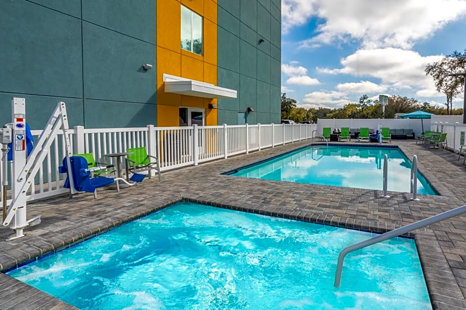 Holiday Inn Express & Suites - Wildwood - The Villages, an IHG Hotel