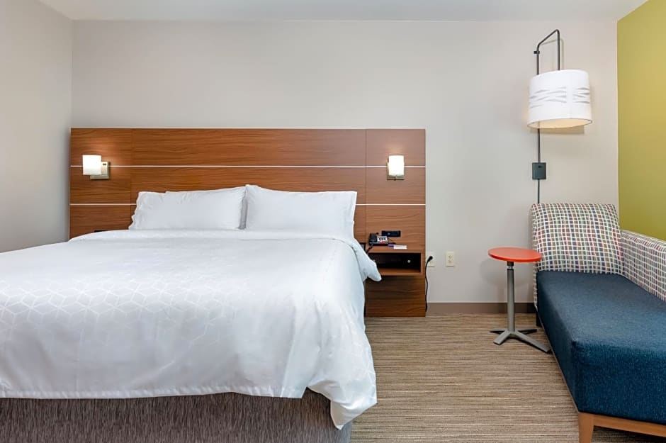 Holiday Inn Express Calhoun South By IHG