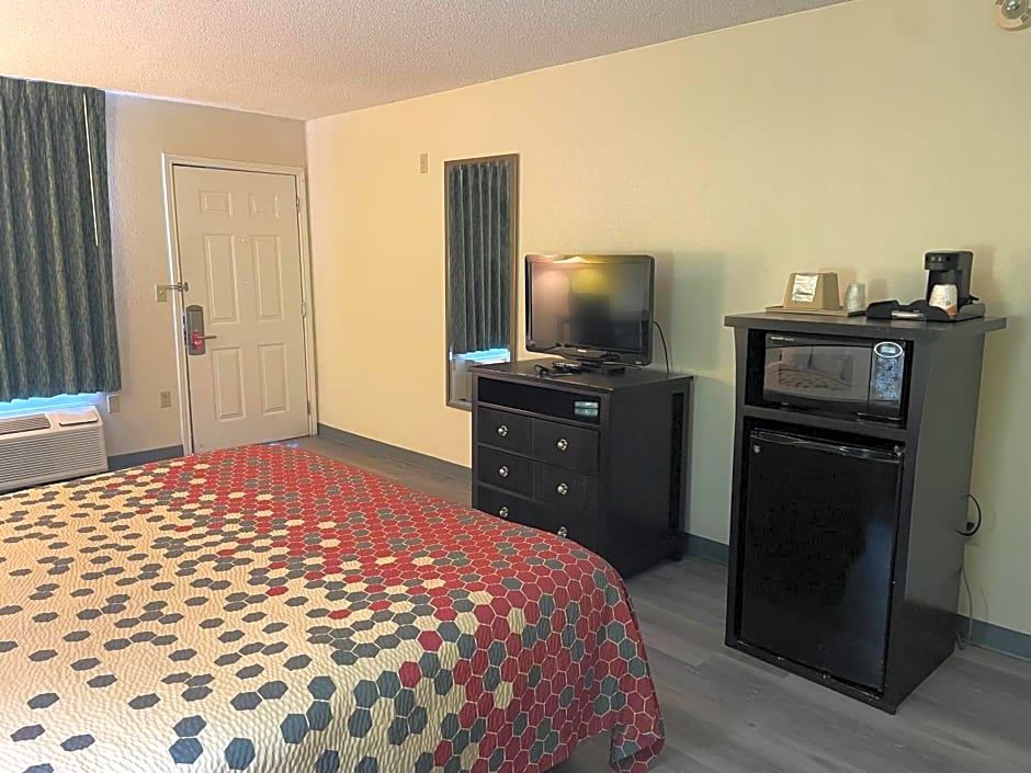 Econo Lodge Inn & Suites Sweetwater I-20