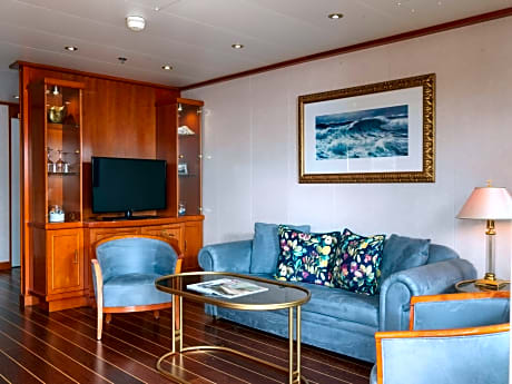 sunborn yacht executive river view room
