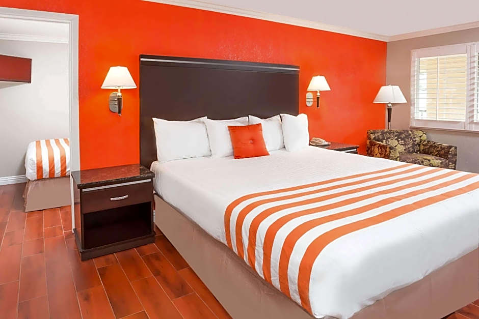 Casa Blanca Hotel & Suites Orange