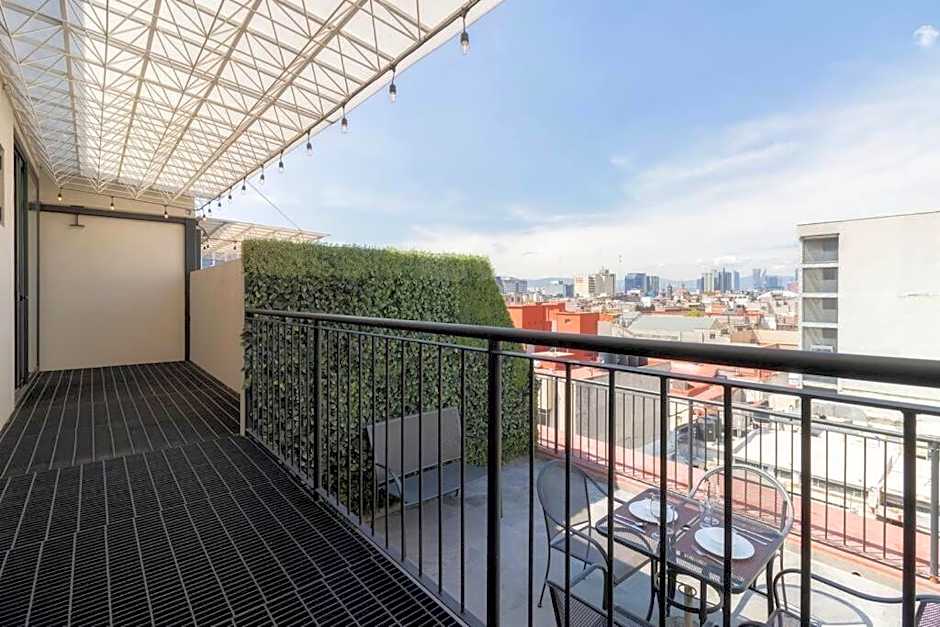 3Ph Amazing 2Bdrm 2bath private terrace fits 10