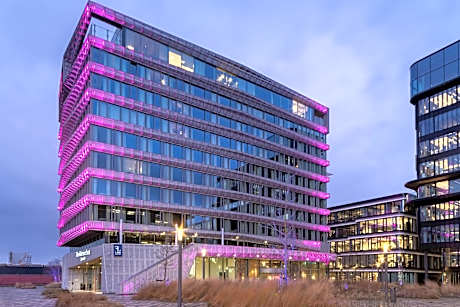 Moxy by Marriott Amsterdam Houthavens