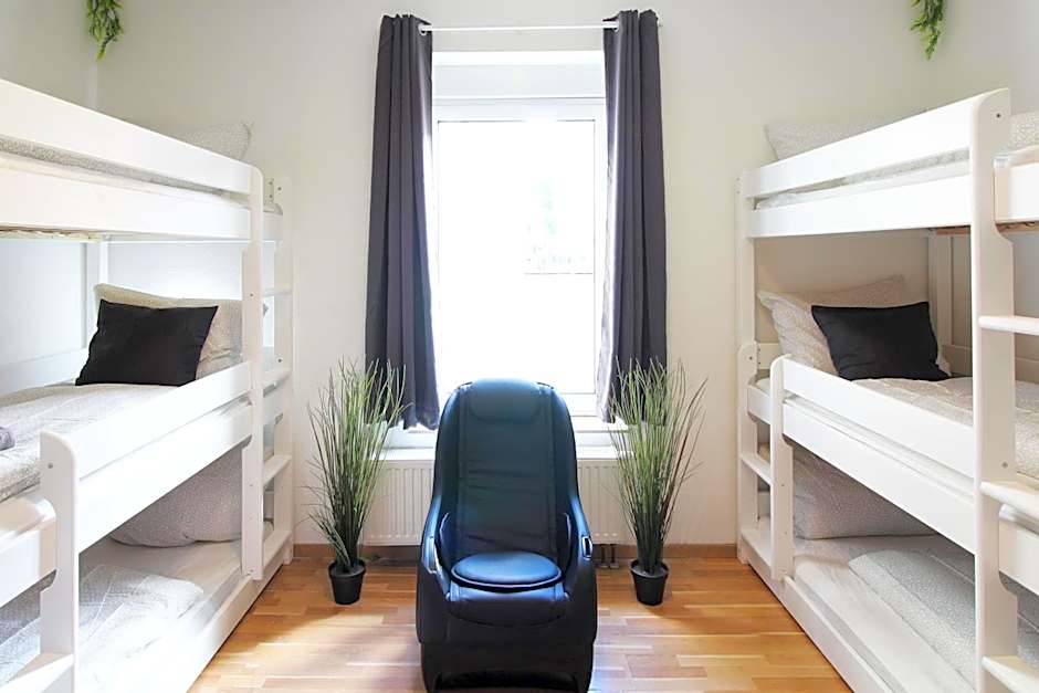 Hotel Ulm Zentrum - Komplettes Zimmer, Hochbett, Android TV & eigenem Bad - perfekt für Familien & Gruppen