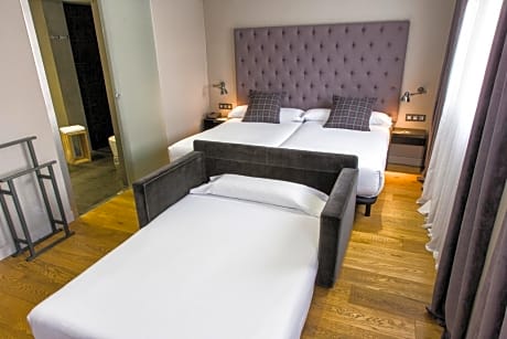 Family Room (2 Adults + 2 Children)