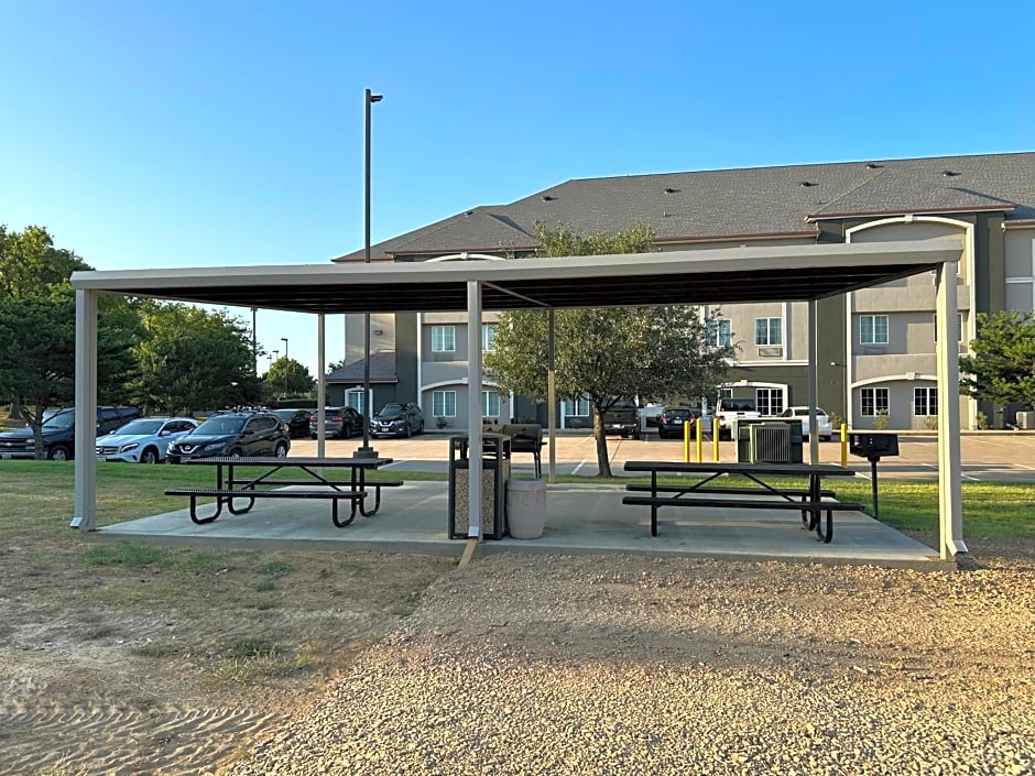 La Quinta Inn & Suites by Wyndham Sulphur Springs