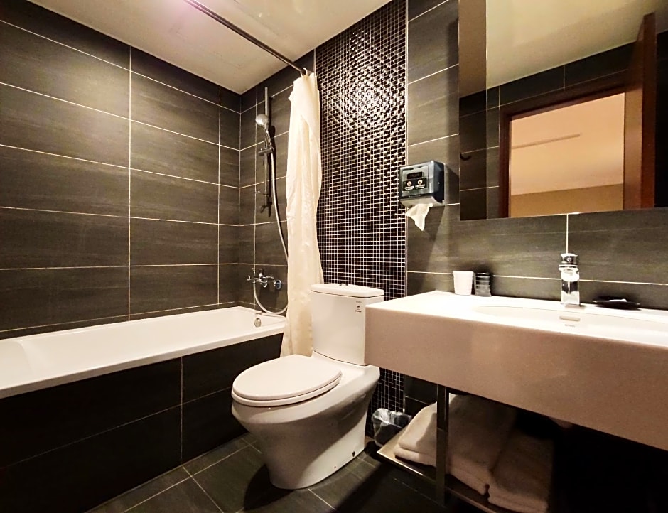 Just Live Inn - Keelung