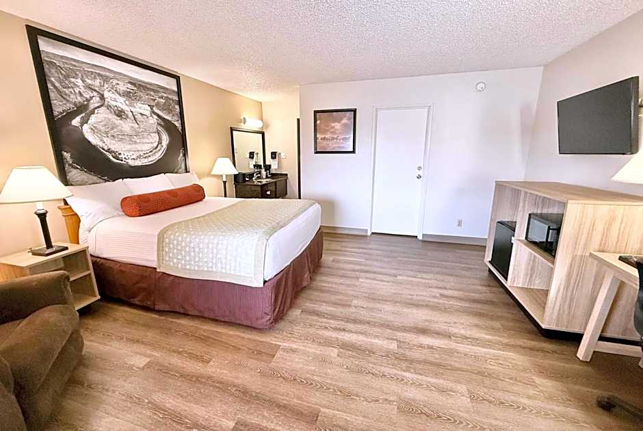 Super 8 by Wyndham Salina/Scenic Hills Area