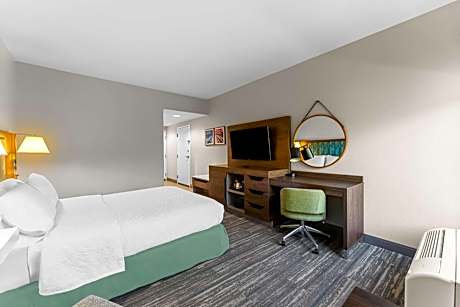 Queen Room with Mobility Access/Non-Smoking