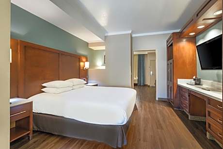 King Suite with Whirlpool - Non-Smoking