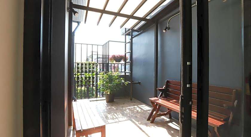 Post Factory Bed & Breakfast Hostel