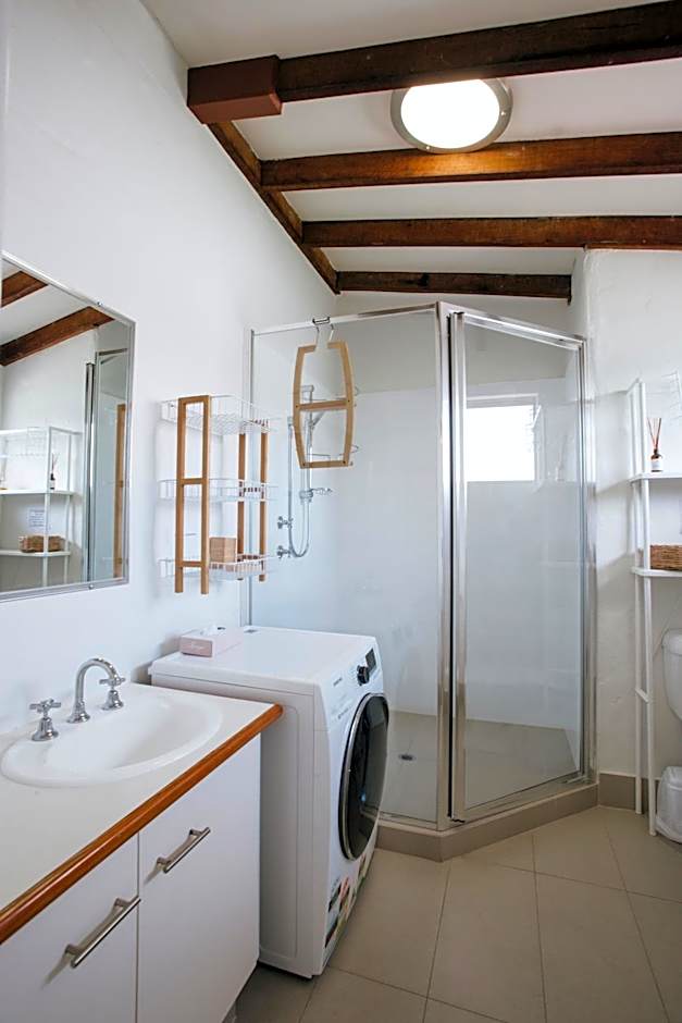 Canal Rocks Beachfront Apartments