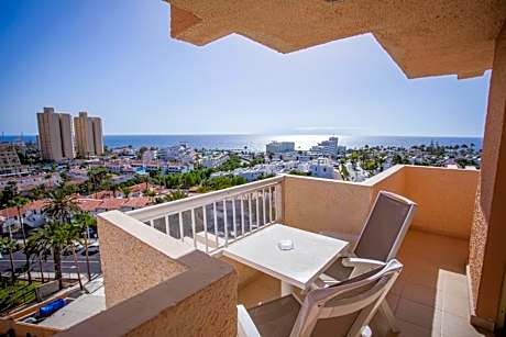 Long stay apartment -  weekly cleaning service (2 Adults)