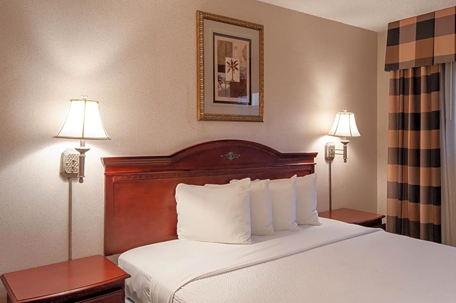Studio City Court Yard Hotel