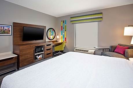 King Room with King Bed - Non-Smoking