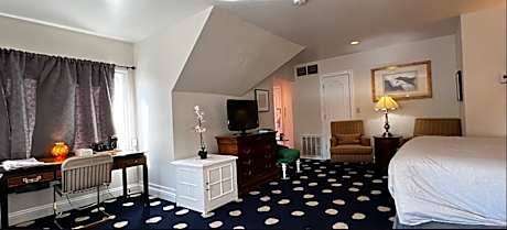 Suite classic king bed