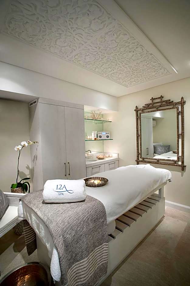 Twelve Apostles Hotel & Spa