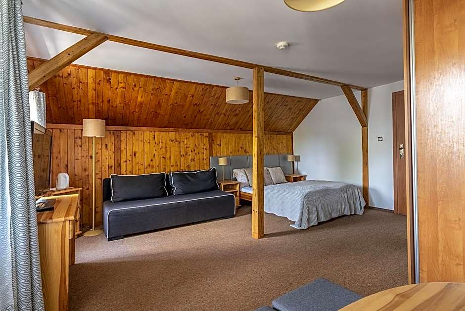 Nefryt - lodówka i czajnik w pokoju, dwa aneksy kuchenne ogólnodostępne, duży parking