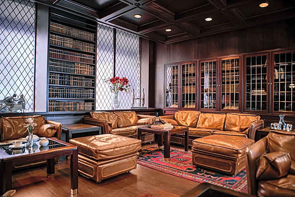 Hotel Holt - The Art Hotel