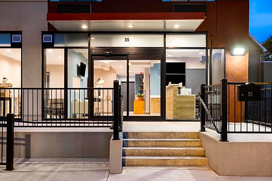 Days Inn by Wyndham Staten Island