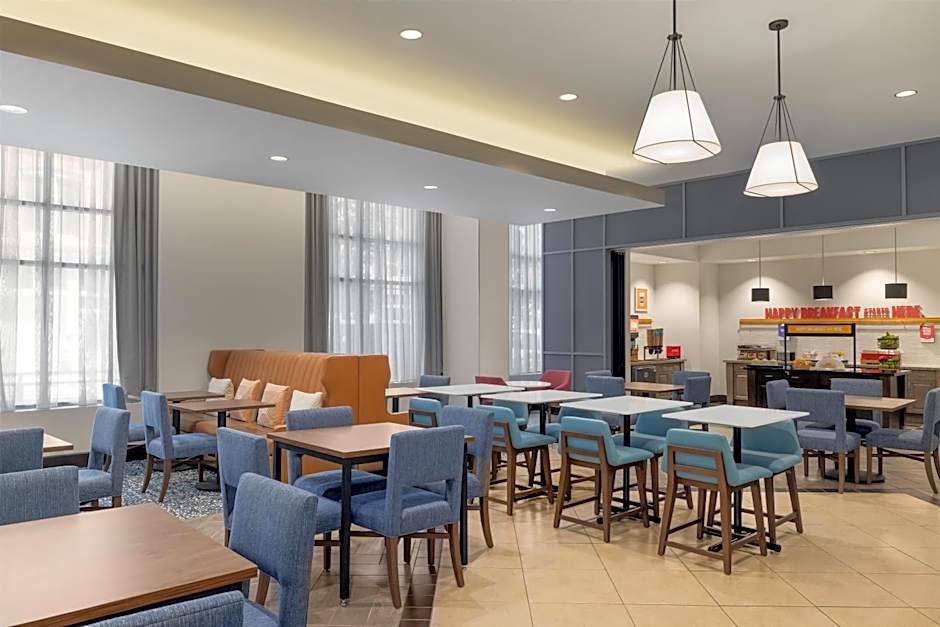 Hampton Inn & Suites Roanoke Downtown