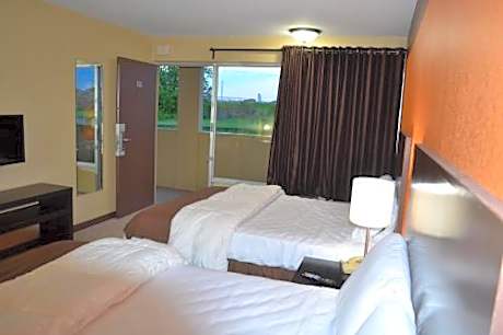 Queen Room with Two Queen Beds - Smoking