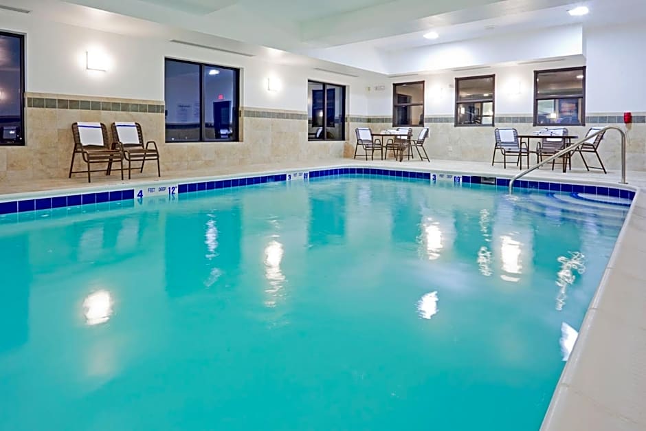 Holiday Inn Express & Suites Syracuse North - Airport Area by IHG