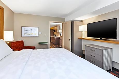 King Room - Hearing Accessible - Non-Smoking