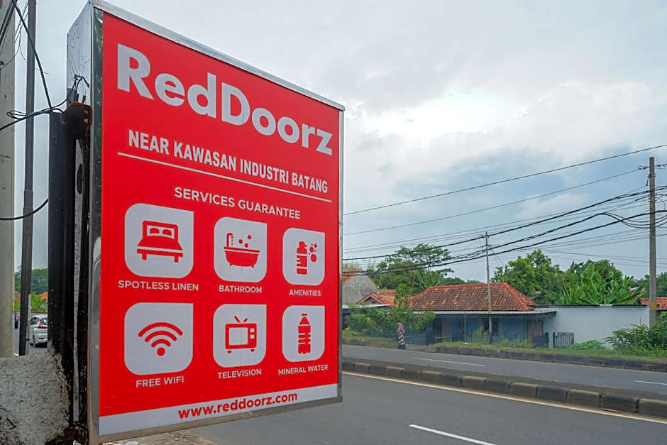RedDoorz near Stasiun Batang
