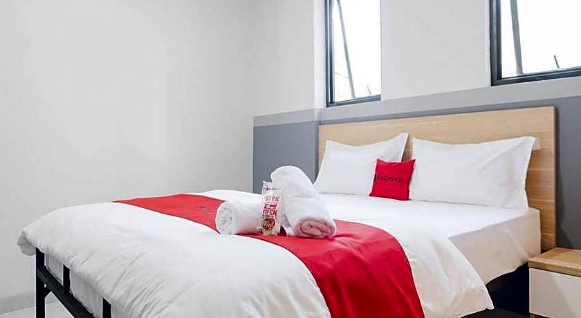 RedDoorz Plus near Taman Anggrek Mall
