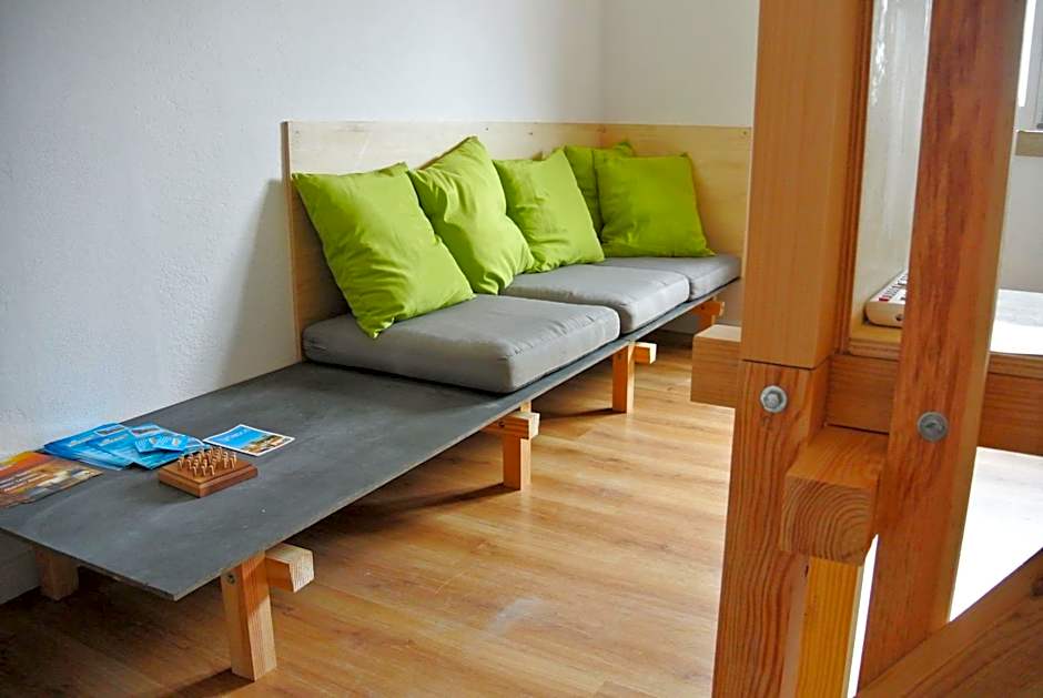 Nazaré Hostel - Rooms & Dorms