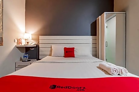 RedDoorz Double Room