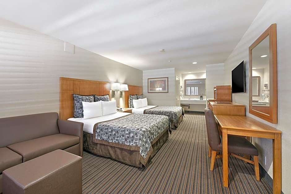Anaheim Desert Inn & Suites