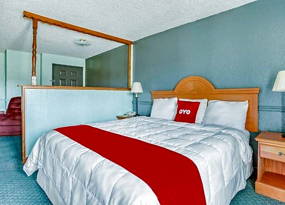 OYO Townhouse Tulsa Woodland Hills