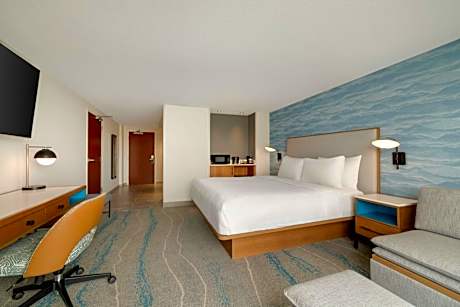 King Room with Oceanfront View, Bathtub, Sofa Bed and Balcony - Mobility Access/Hearing Accessible