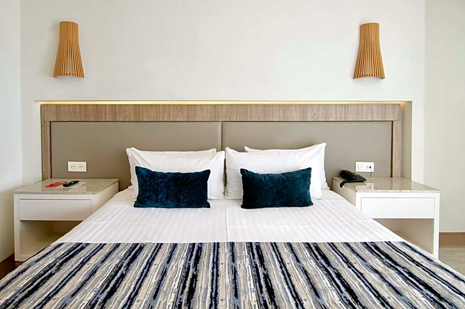 Hotel Velvet Plaza