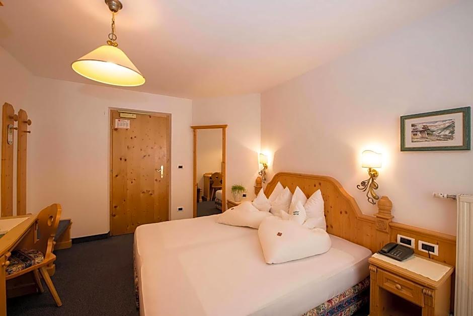 Photo 1 of 6 of 1 Double Bed or 2 Beds