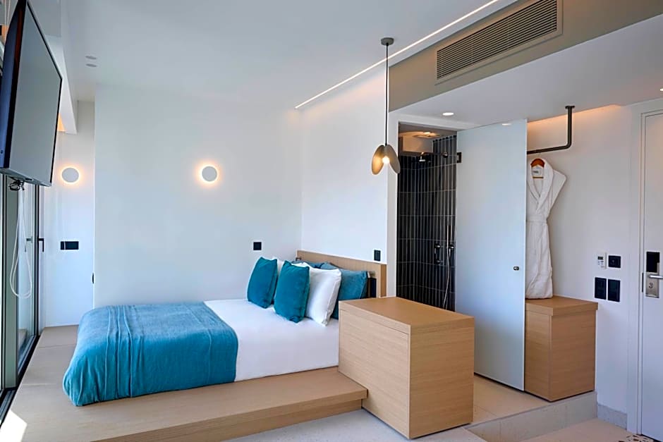 Twinn Downtown Piraeus, Santikos Collection