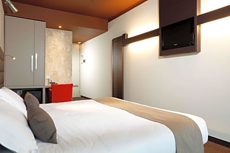 1 King Bed  Comfort Room Garden View Terrace Convertible Into Two Twin Beds