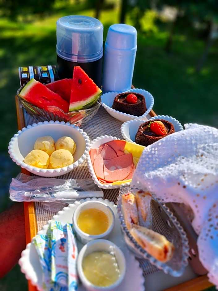 Pousada Rosa Shanti, café da manhã opcional, apenas 4 cabanas, piscina, estacionamento privativo, área de festas com churrasqueira e cervejeira, cantinho da fogueira, localizado junto a natureza