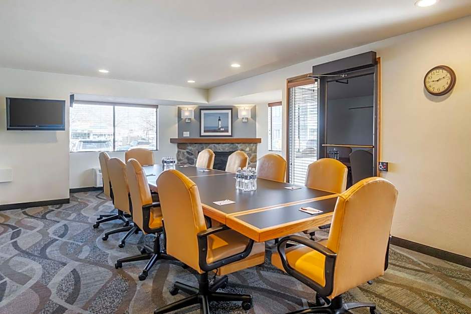 Best Western Plus Edmonds Harbor Inn