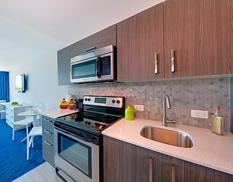 Premium Lanai Two Full