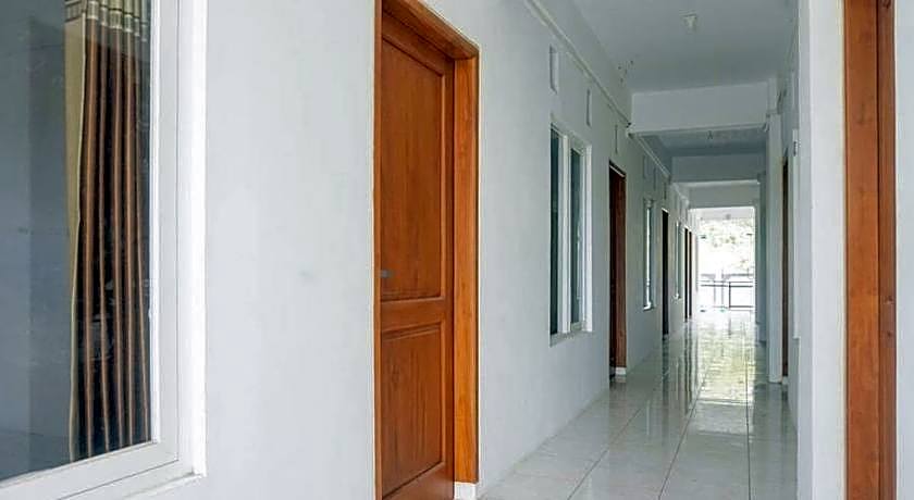 RedDoorz Plus near Taman Rekreasi Selecta 2