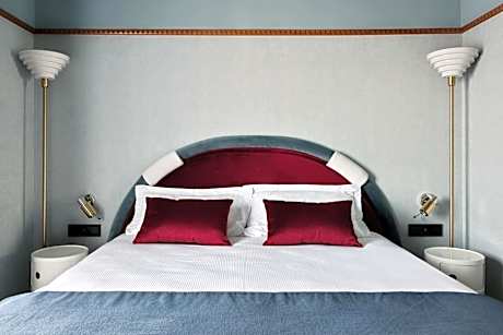 Deluxe King Room with King Bed