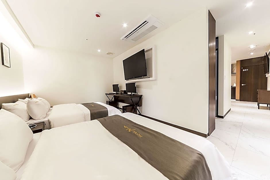 Plum Hotel