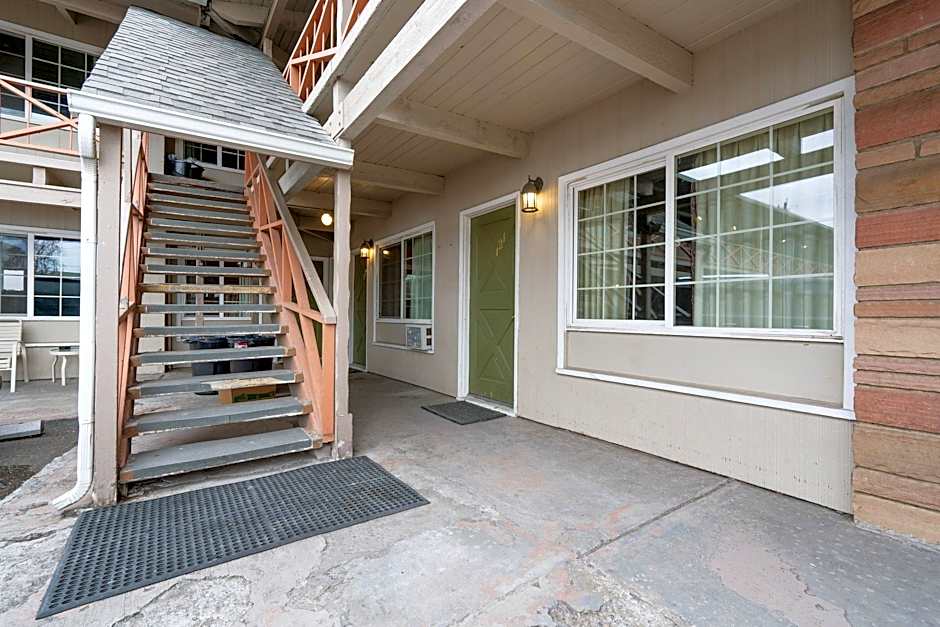 OYO Silver Spur Burns Hwy 20